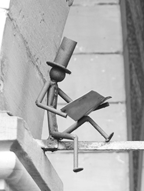 Lesendes Männchen am Eingang zur fundus Werbeagentur GmbH am Prinzipalmarkt in Münster