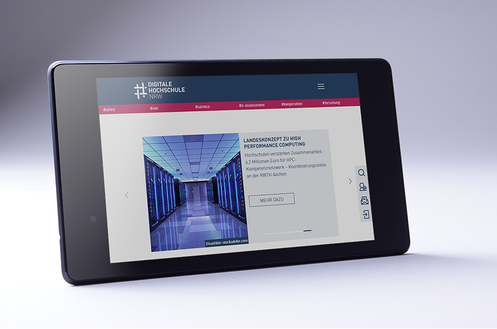 Die Website der digitalen Hochschule Nordrhein-Westfalen auf dem Tablet.